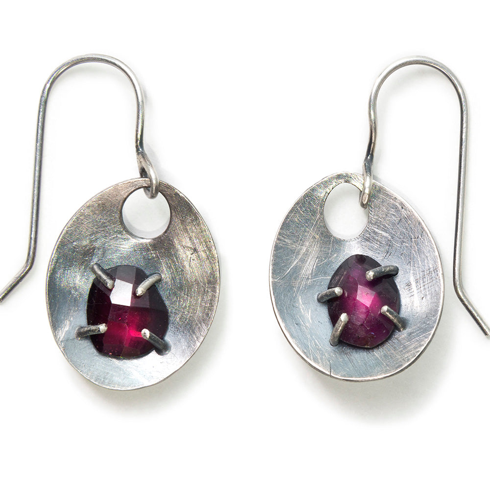 silver earrings ovals with garnets