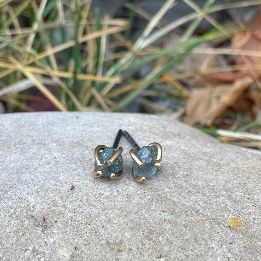 Rough Montana Sapphire Posts